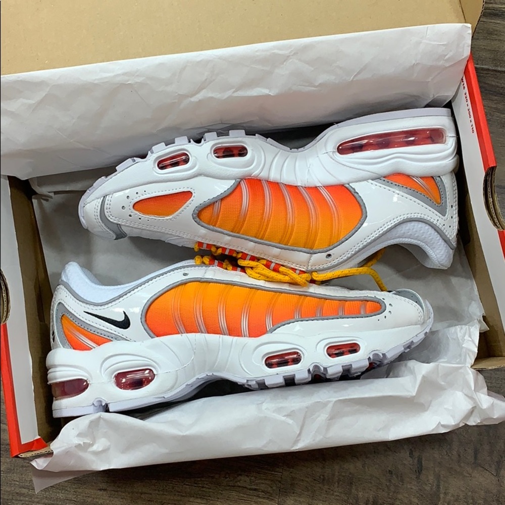 NIKE W AIR MAX TAILWIND IV NRG - Picture 2 of 16